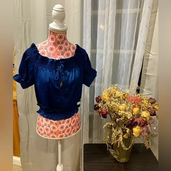 ROMEO & Juliet Crop Top - Picture 1 of 5